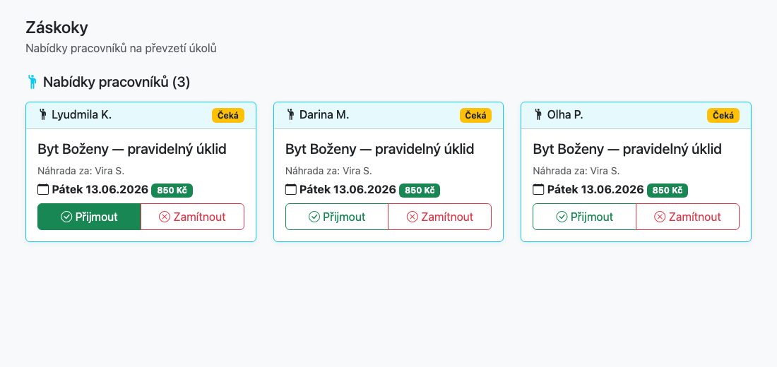 Admin přehled tří nabídek záskoku s tlačítkem Přijmout